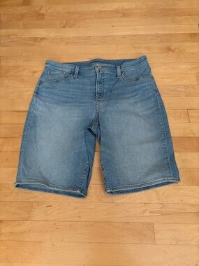 Chico’s So Slimming Girlfriend Bermuda Shorts Light Blue Denim - Chico’s size 2